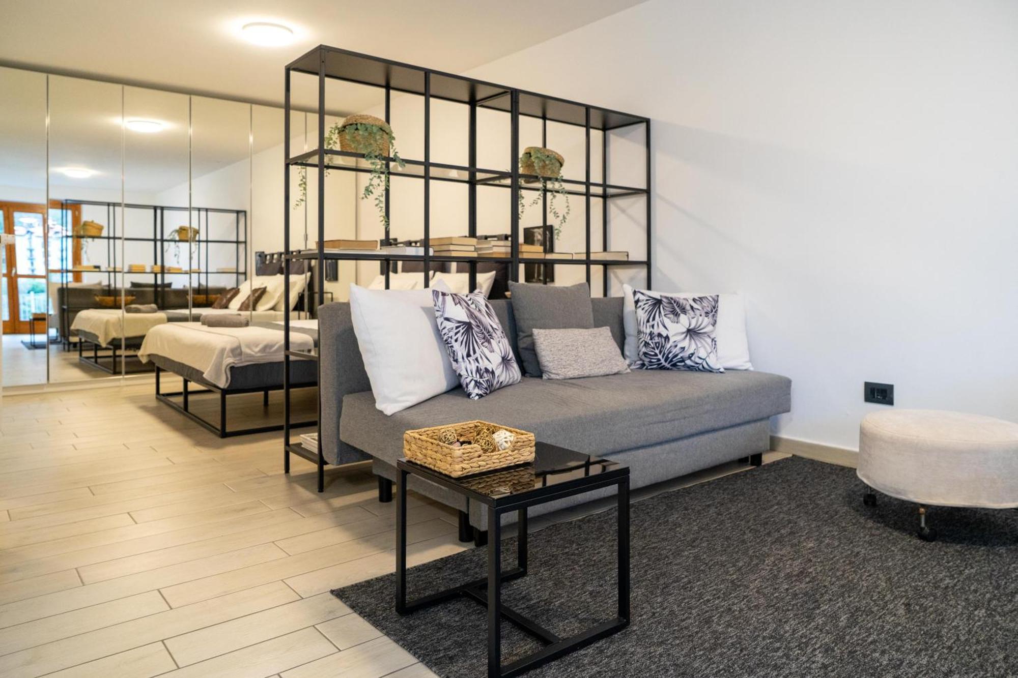 ארגגנו Vista Dolce Isola _ Lakeview Pool, Terrace & Garden Apartment מראה חיצוני תמונה