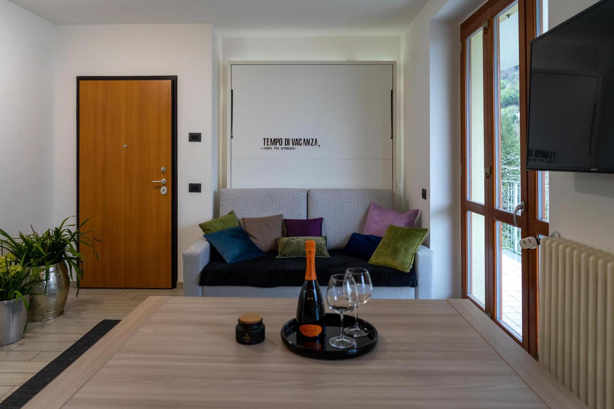 ארגגנו Vista Dolce Isola _ Lakeview Pool, Terrace & Garden Apartment מראה חיצוני תמונה