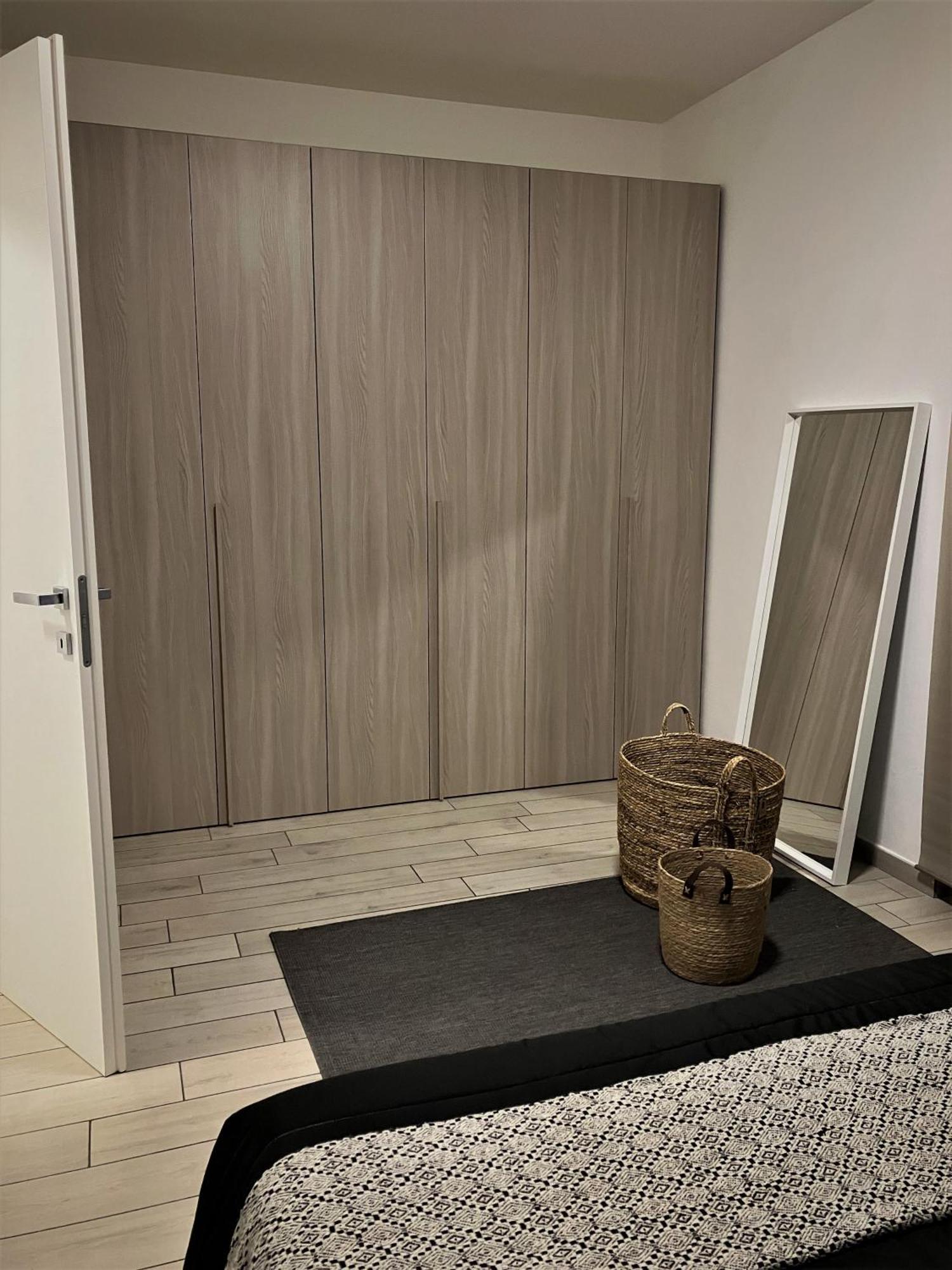 ארגגנו Vista Dolce Isola _ Lakeview Pool, Terrace & Garden Apartment חדר תמונה